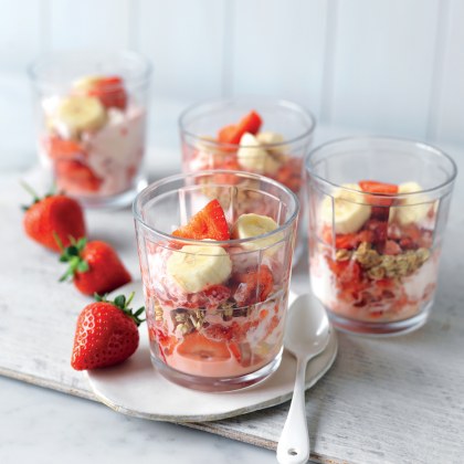 Strawberry Swirl Yoghurt & Banana Sundaes